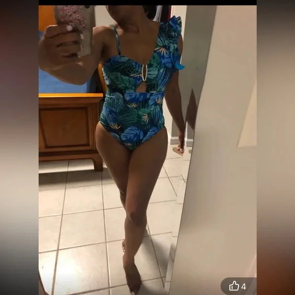 ‼️Final price Leaves print full coverage one pieceruffle shoulder swimsuit